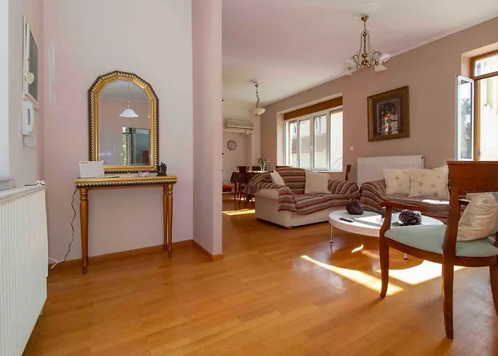Daire Laconian Collection # Areti's House #